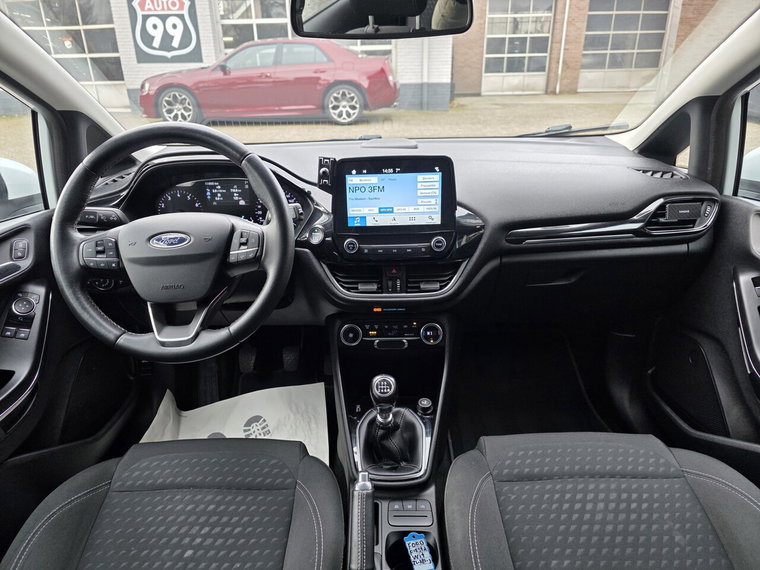 Vehicle Image 12