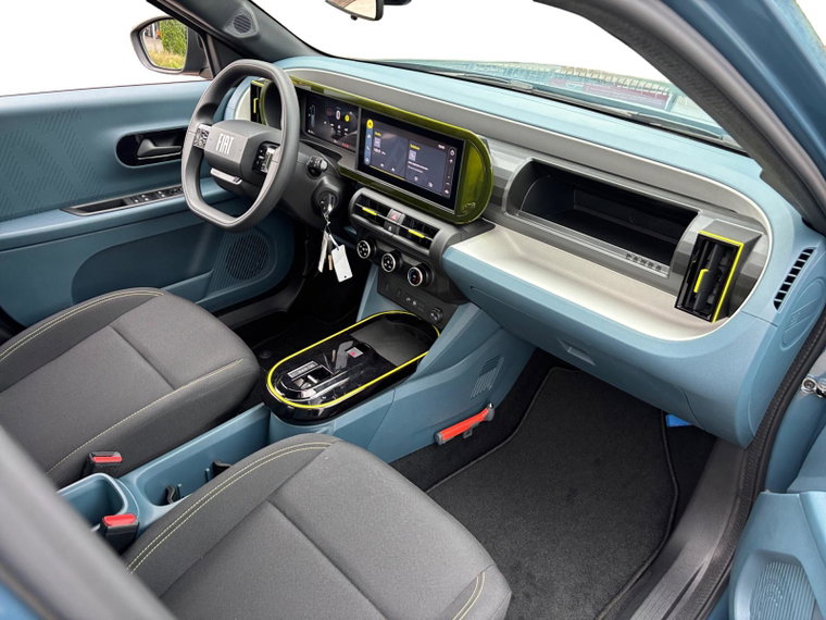 Vehicle Image 12
