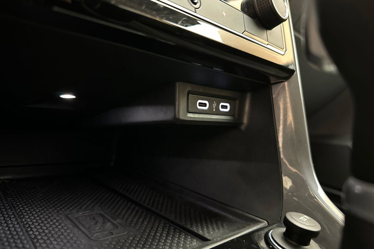 Vehicle Image 30