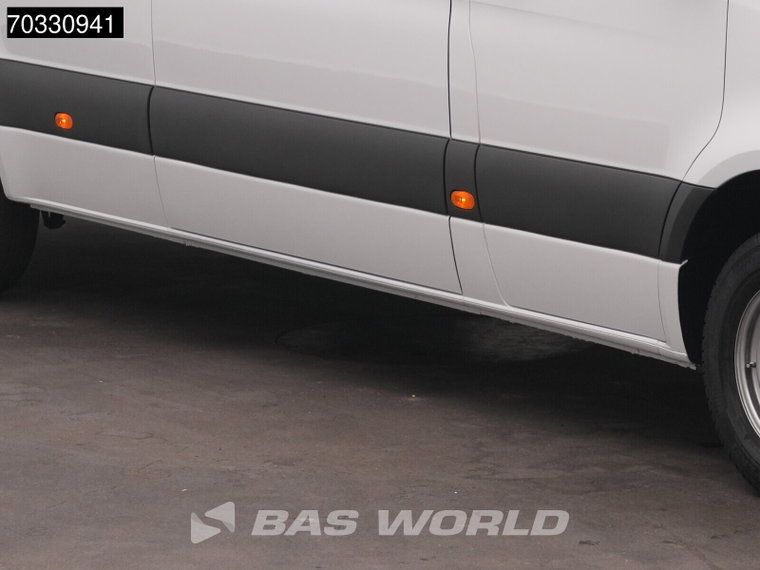 Vehicle Image 38
