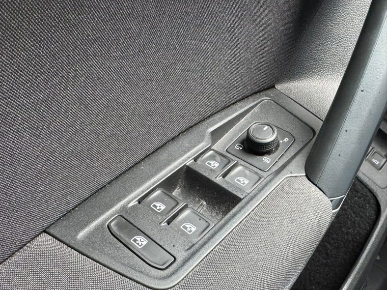 Vehicle Image 29