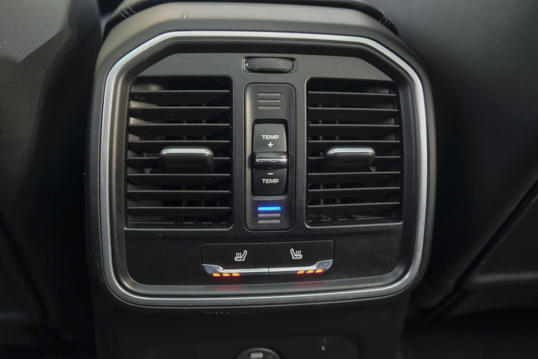 Vehicle Image 25
