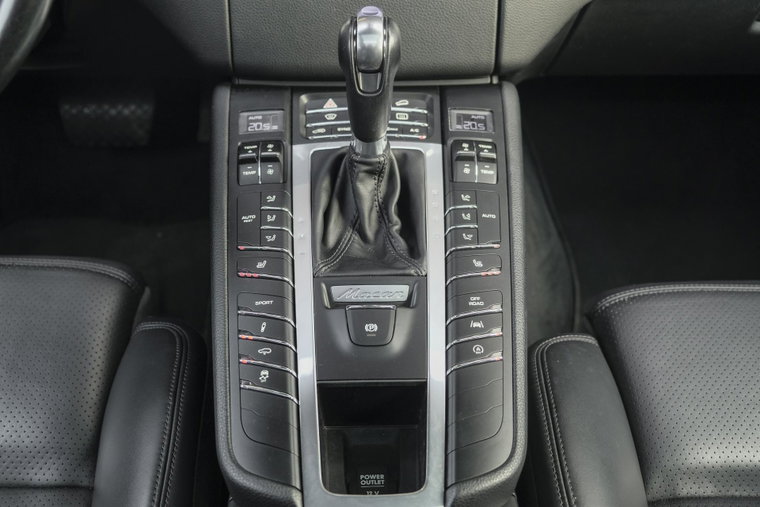 Vehicle Image 26