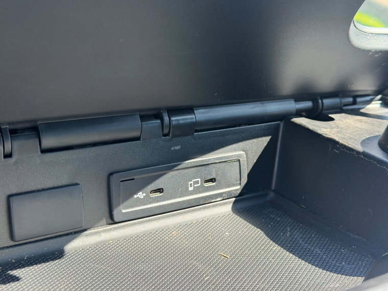 Vehicle Image 24