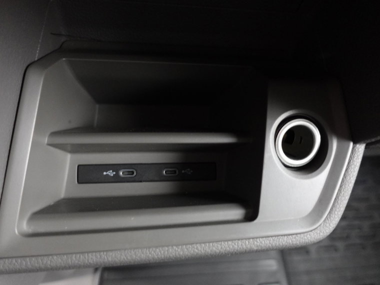 Vehicle Image 32