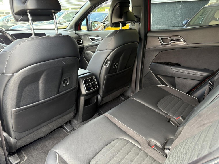 Vehicle Image 17