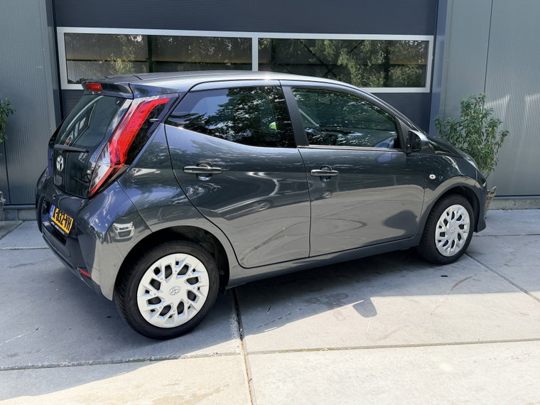 Vehicle Image 33
