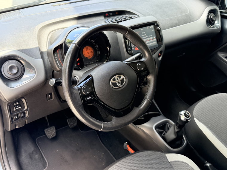 Vehicle Image 6