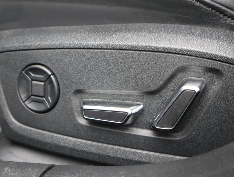 Vehicle Image 28