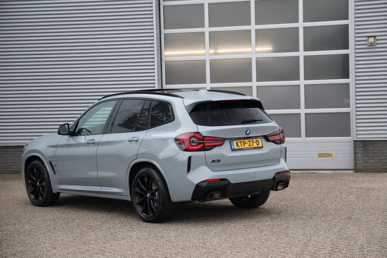 Vehicle Image 32