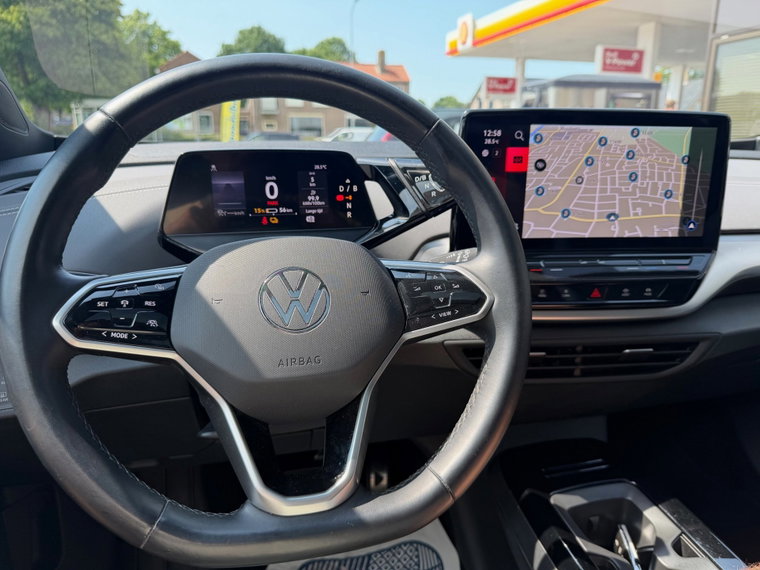 Vehicle Image 25