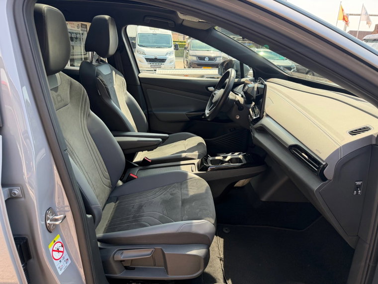 Vehicle Image 37