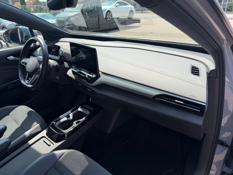 Vehicle Image 38