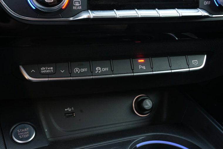 Vehicle Image 32