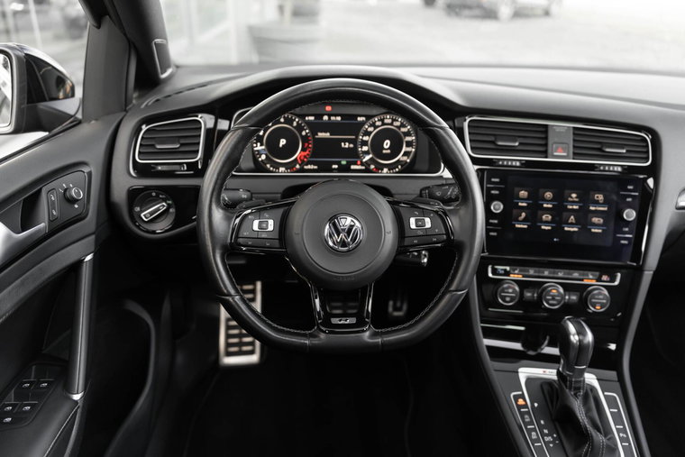 Vehicle Image 12