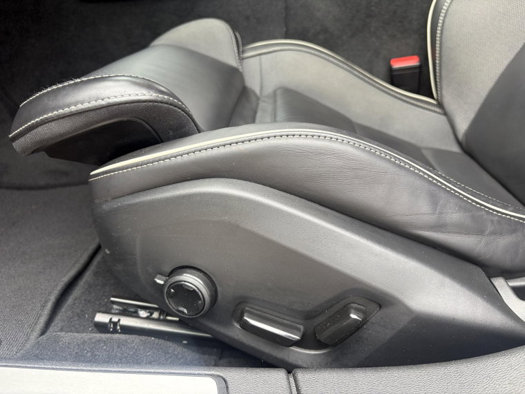Vehicle Image 24