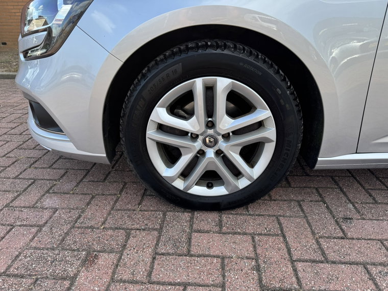 Vehicle Image 11