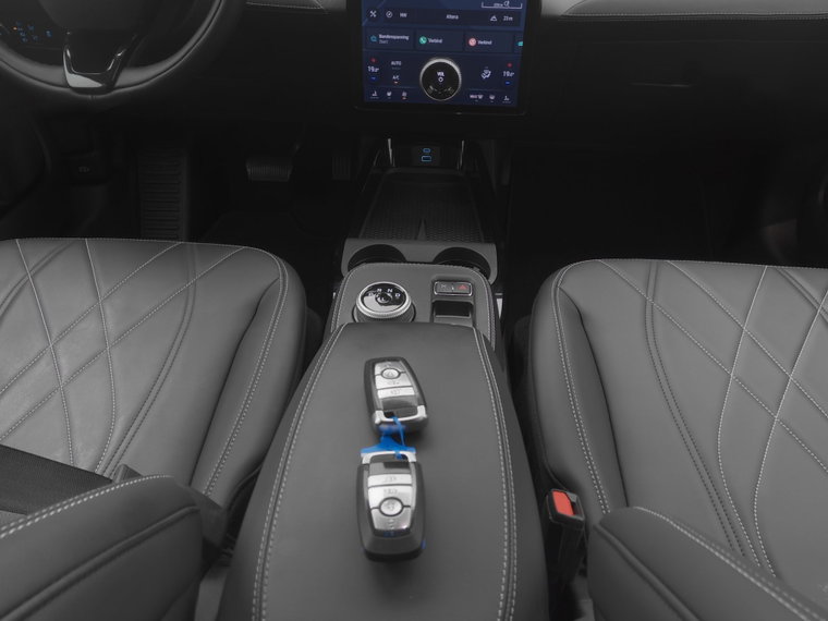 Vehicle Image 13