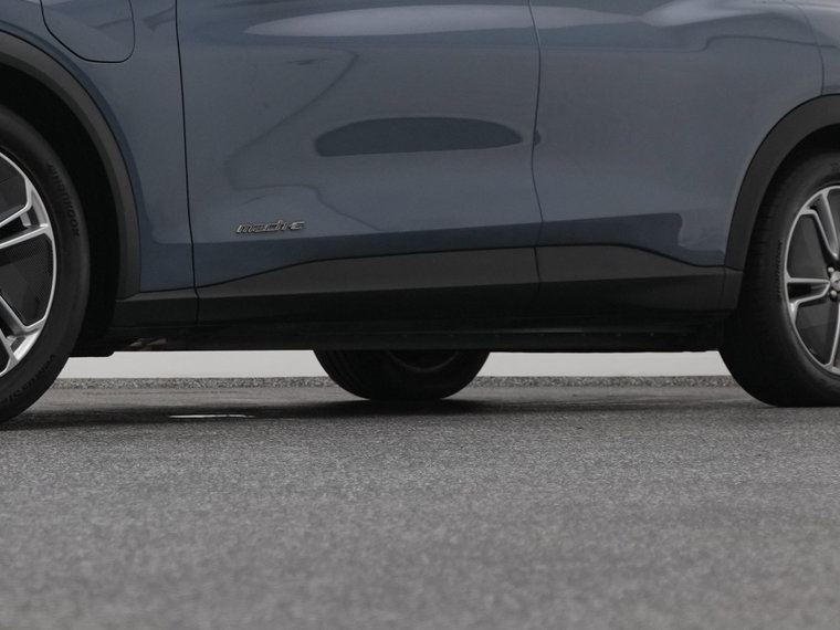 Vehicle Image 38