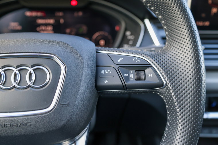 Vehicle Image 32