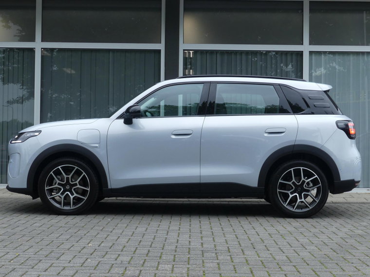 Vehicle Image 12