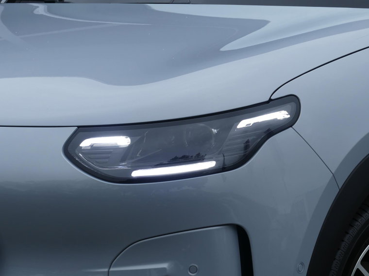 Vehicle Image 8