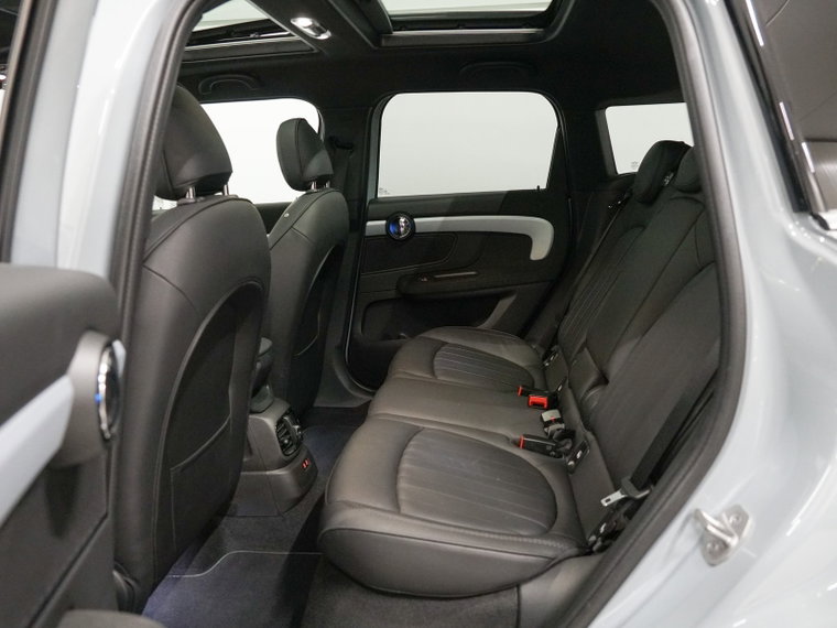 Vehicle Image 33