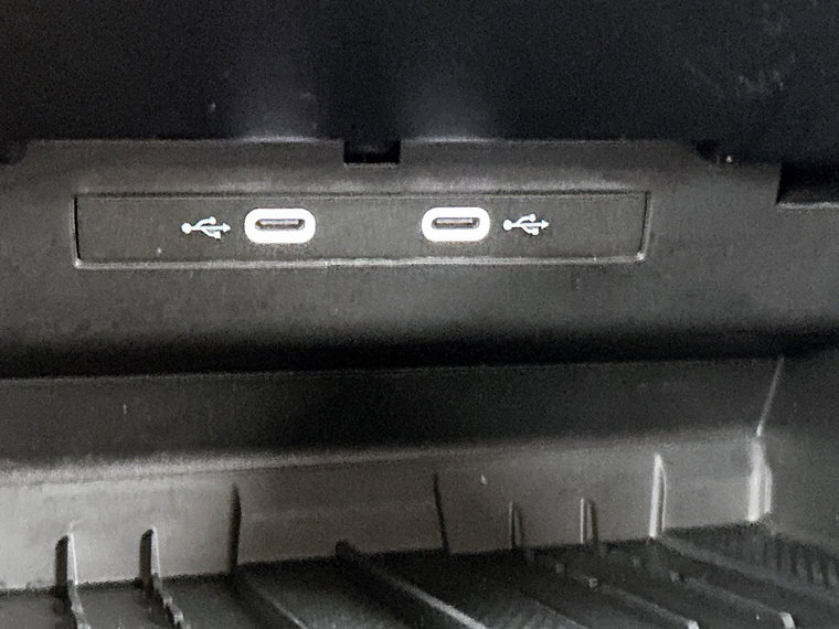 Vehicle Image 32