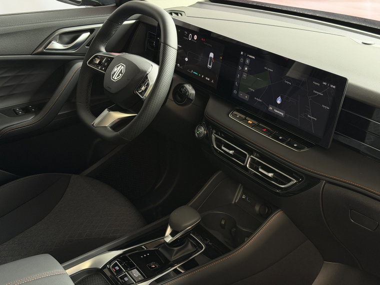 Vehicle Image 32