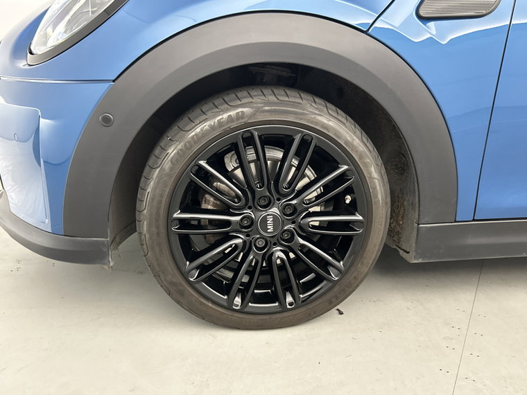 Vehicle Image 35