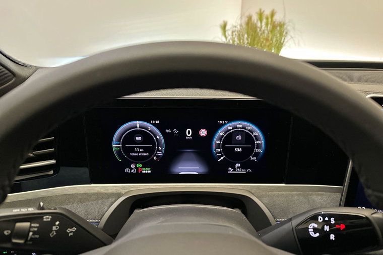 Vehicle Image 25