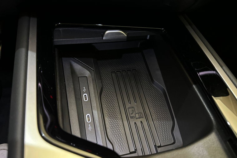 Vehicle Image 35