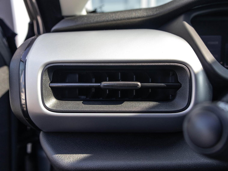 Vehicle Image 27