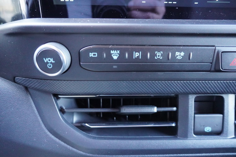 Vehicle Image 26