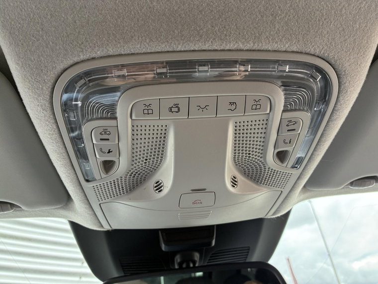 Vehicle Image 32