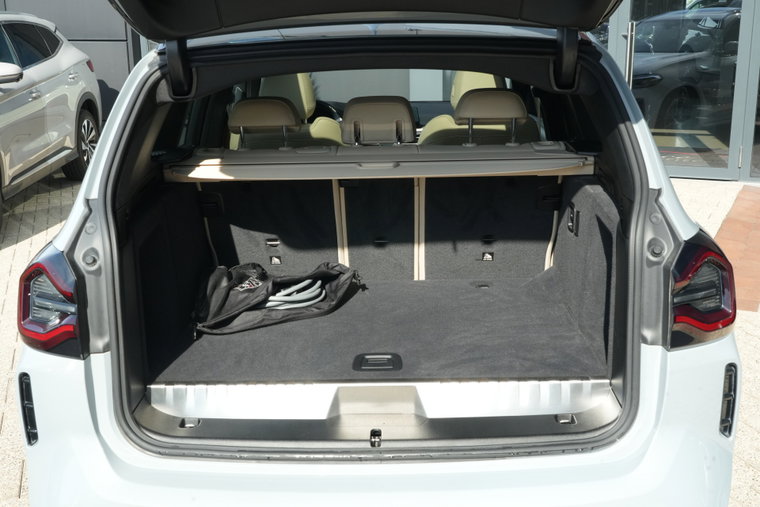 Vehicle Image 32