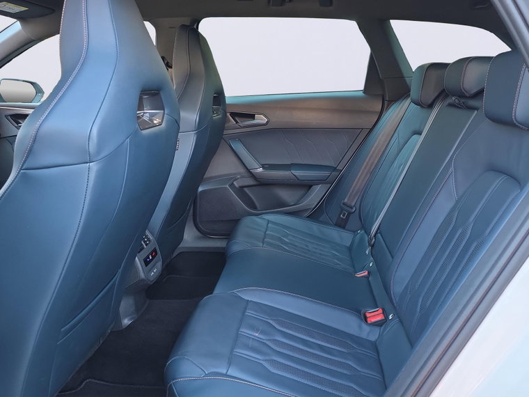 Vehicle Image 32