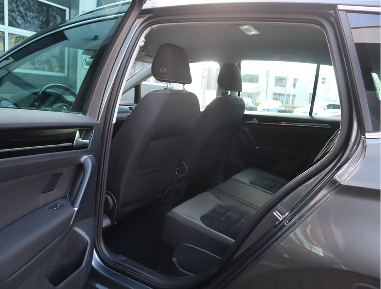 Vehicle Image 37