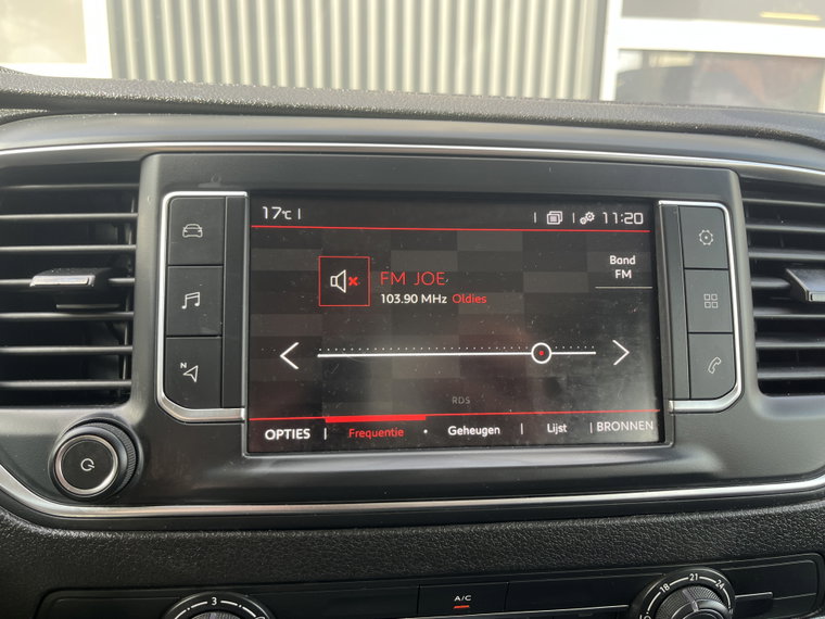 Vehicle Image 28