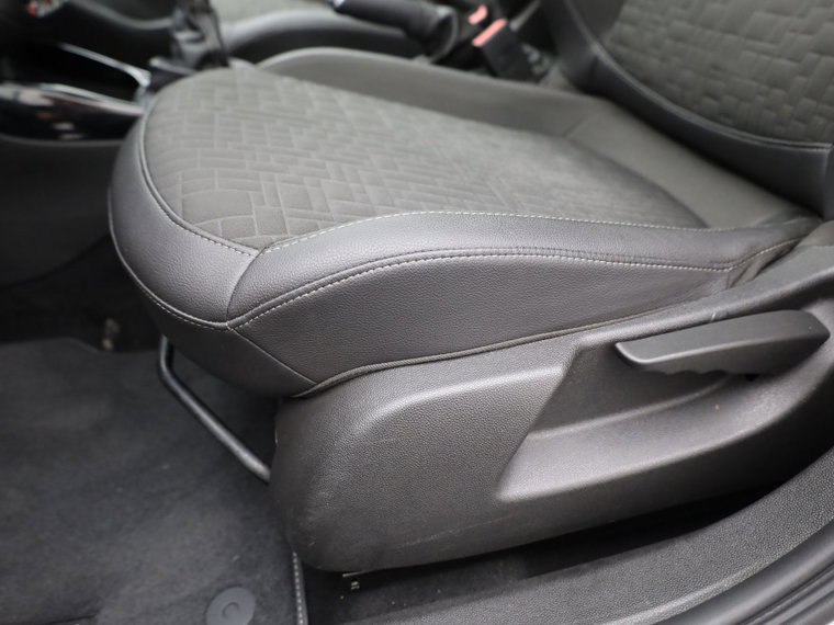 Vehicle Image 38