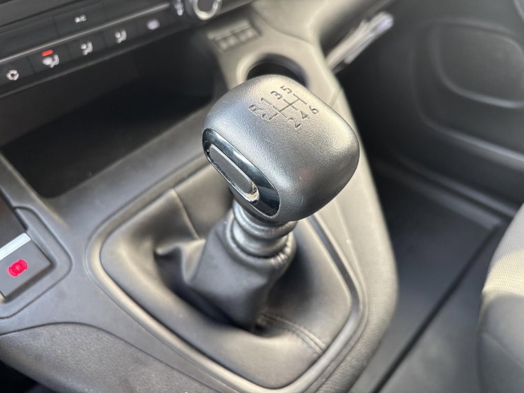 Vehicle Image 26