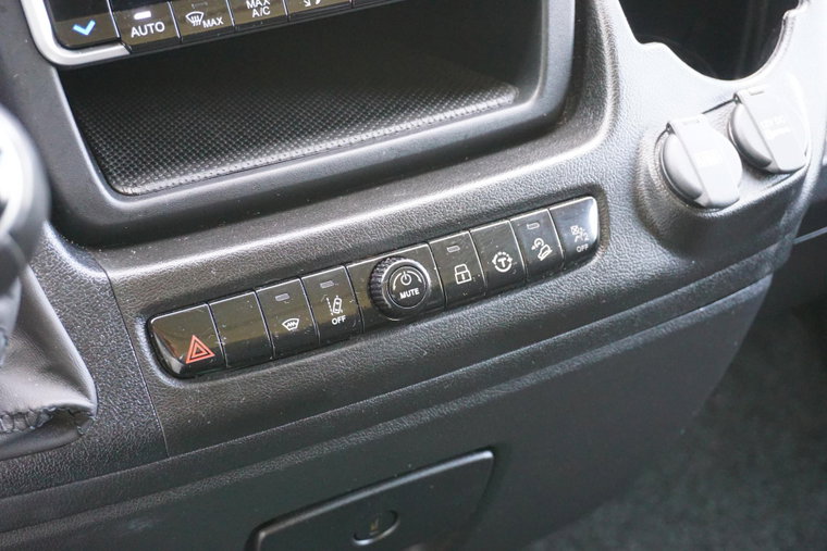 Vehicle Image 32
