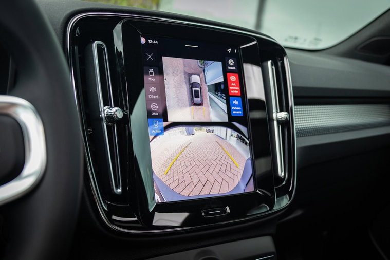 Vehicle Image 9