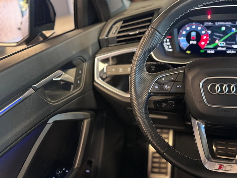 Vehicle Image 25