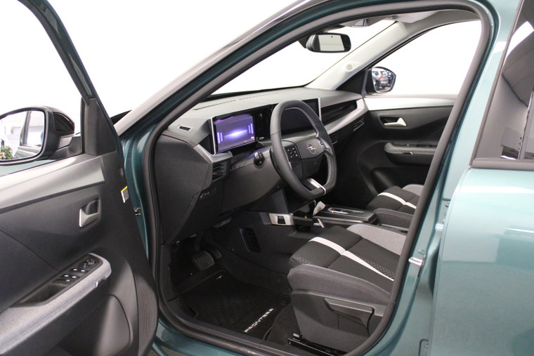Vehicle Image 10