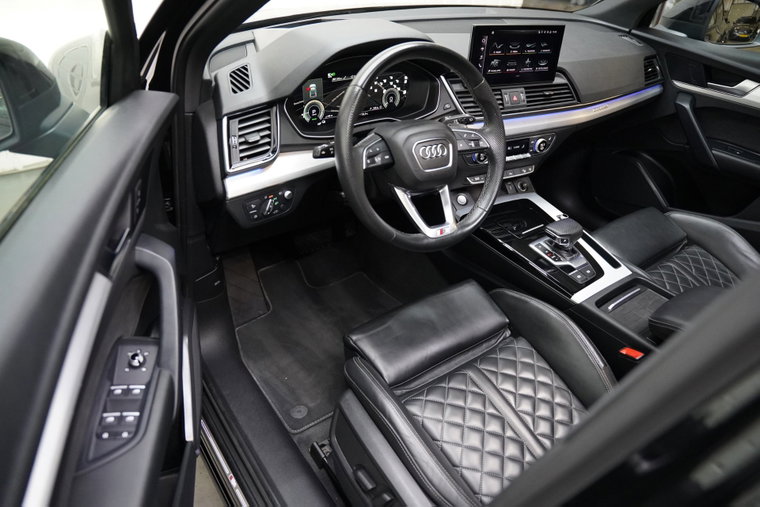 Vehicle Image 12