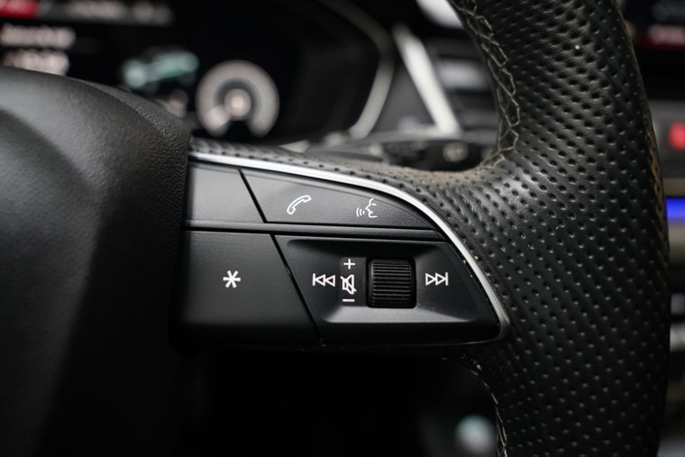 Vehicle Image 25