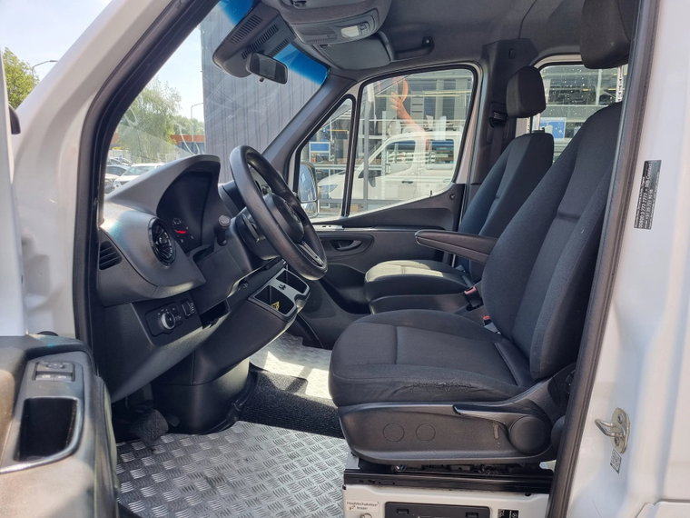 Vehicle Image 37