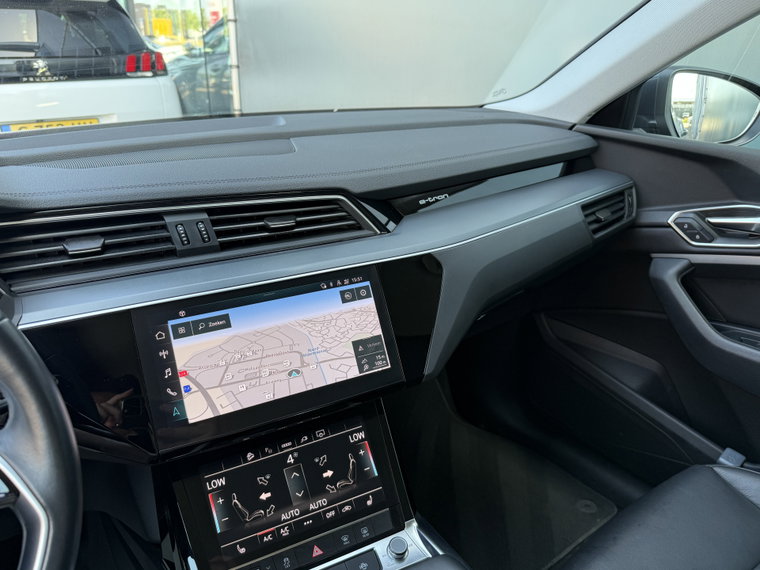 Vehicle Image 26