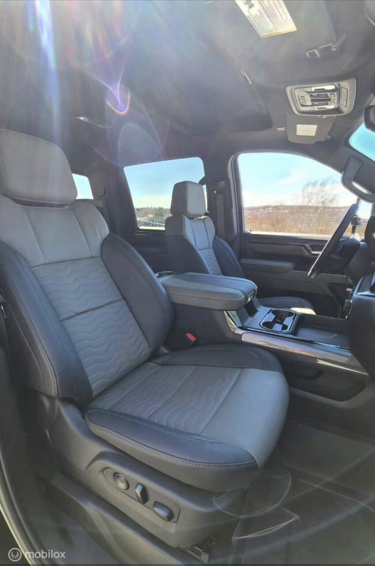 Vehicle Image 19